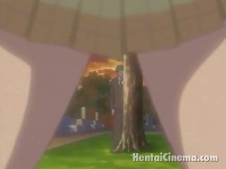 Heerlijk anime brutale meid in bril dildoing haar klein poesje underneath de rok in de park